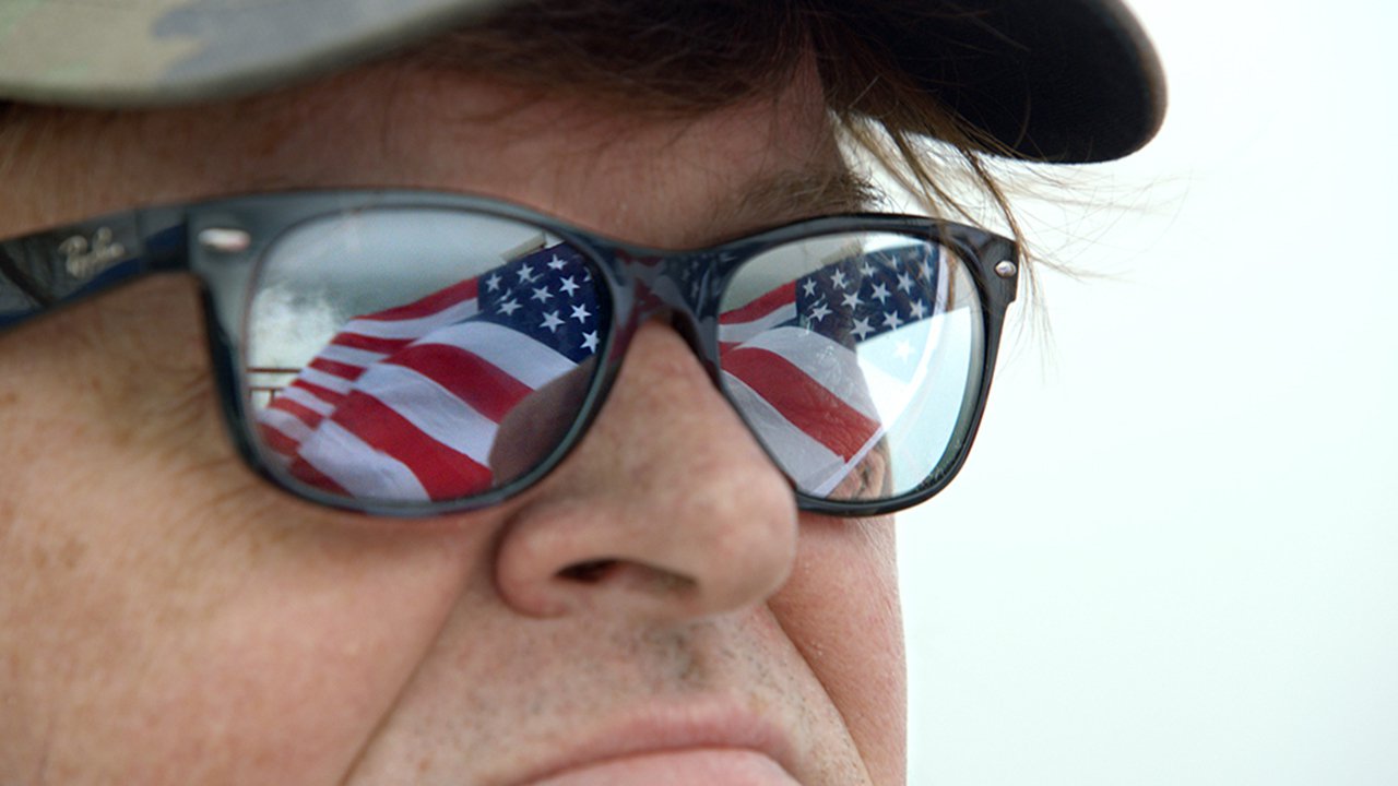 Vieni a vedere (gratis) il nuovo documentario di Michael Moore con Spaziocinema e LongTake