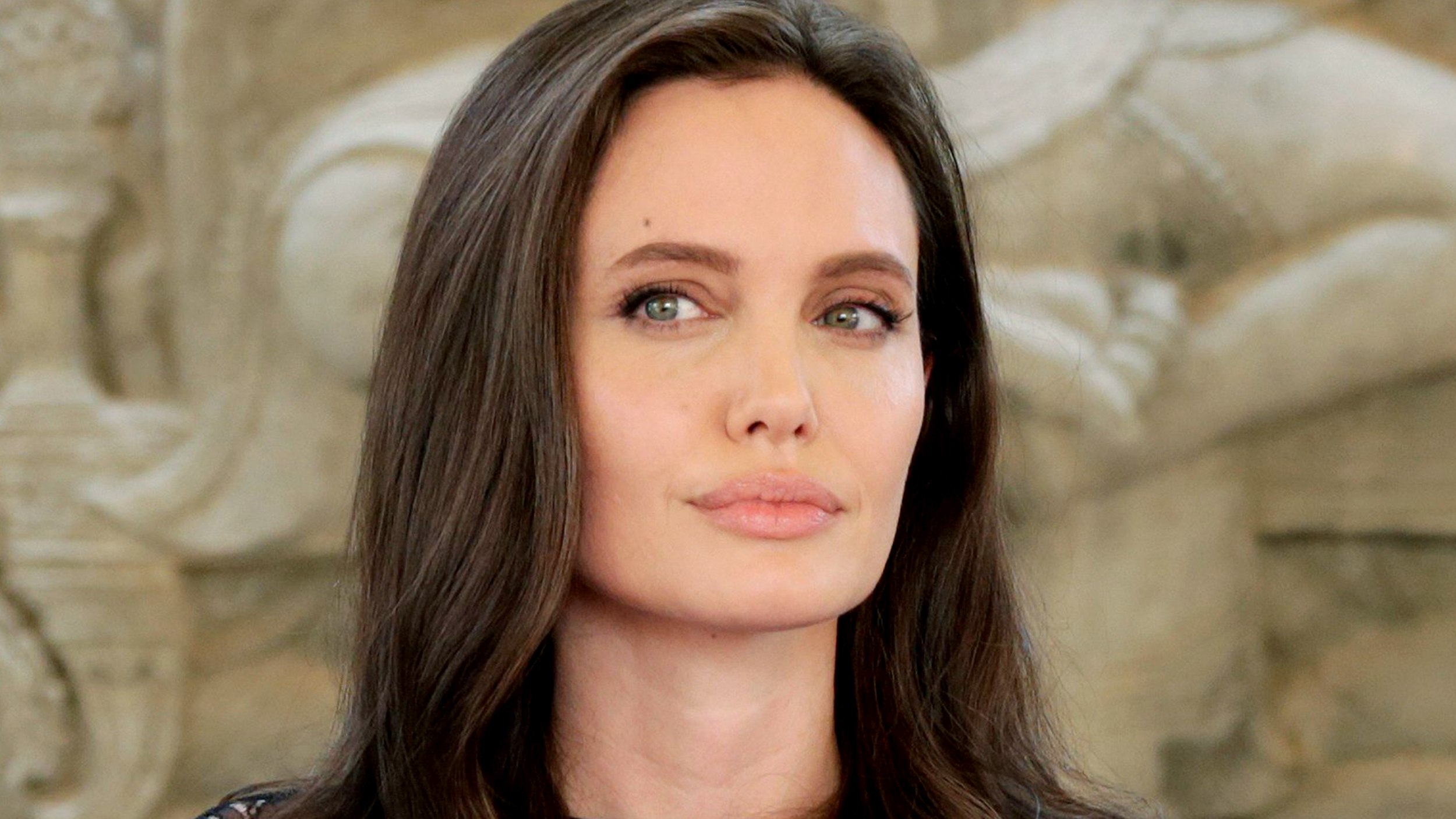 Angelina Jolie acquisisce i diritti di Senza sangue di Alessandro Baricco