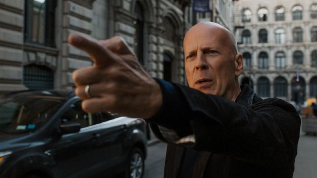 Il giustiziere della notte, il trailer italiano del film di Eli Roth con Bruce Willis