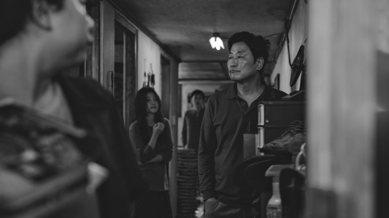 Parasite torna in sala in bianco e nero...ma solo in America