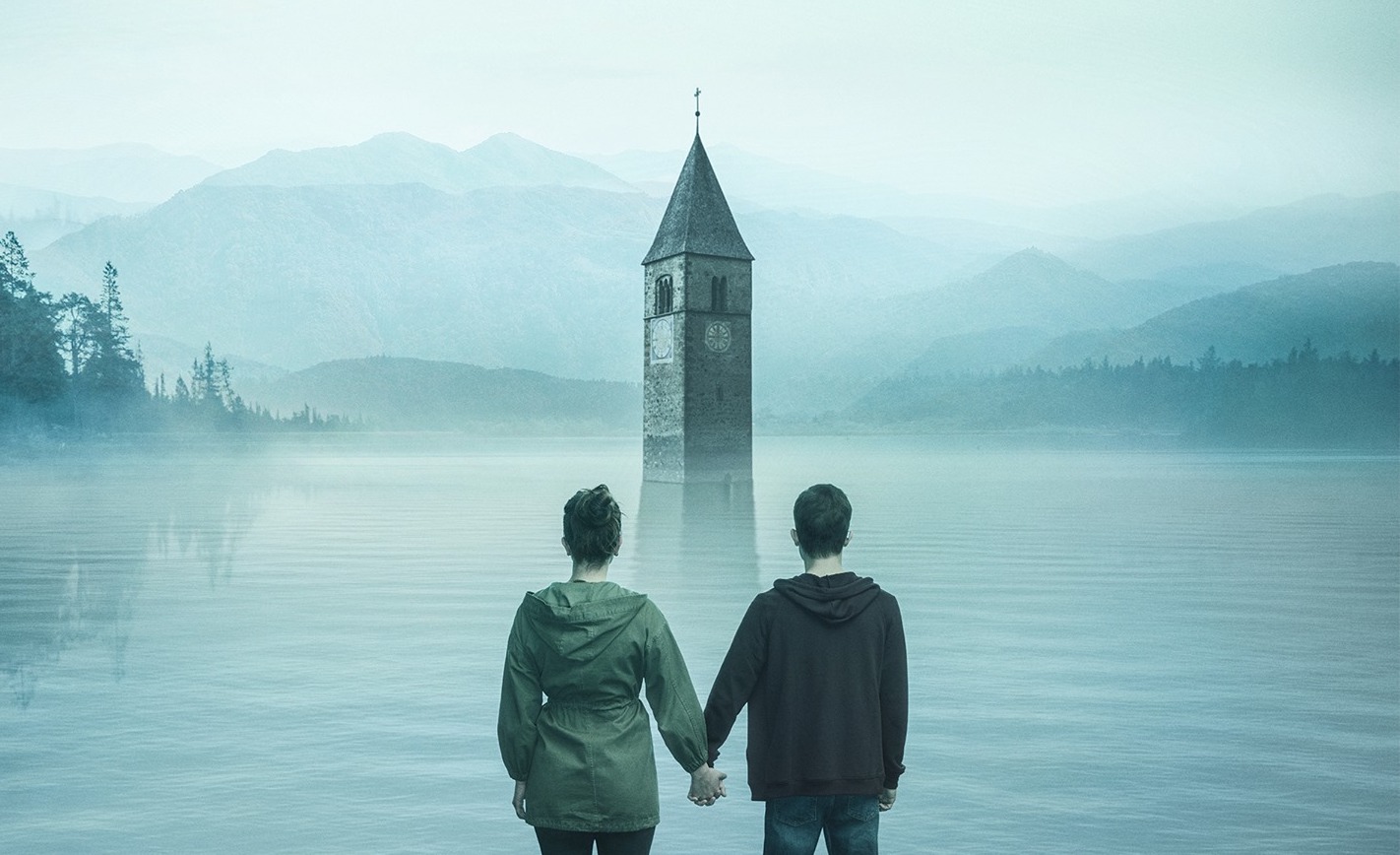 Cosa si nasconde sotto la superficie? La recensione di Curon, nuova serie horror disponibile su Netflix