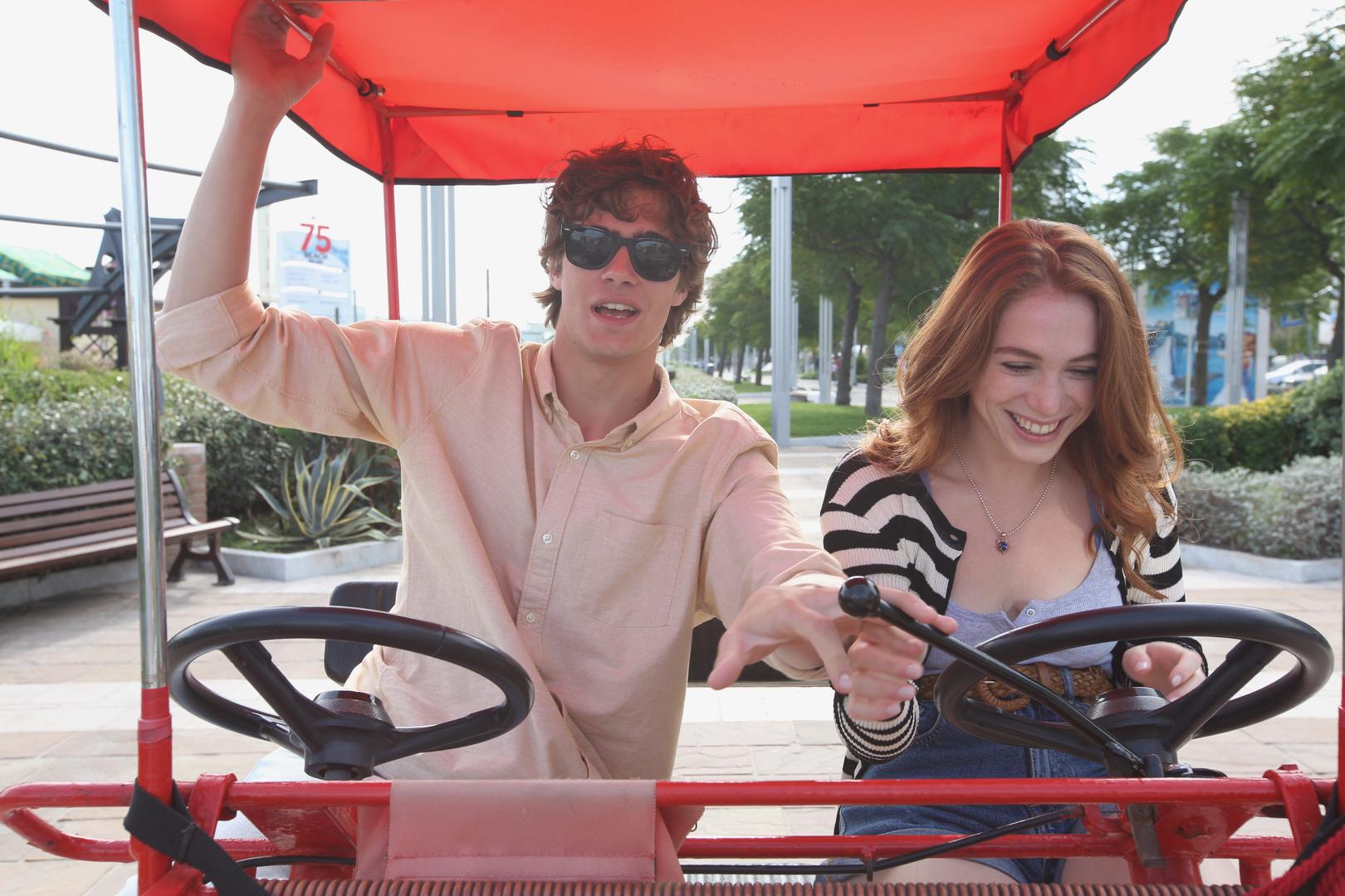 Sotto il sole di Riccione: il trailer della commedia italiana in arrivo su Netflix