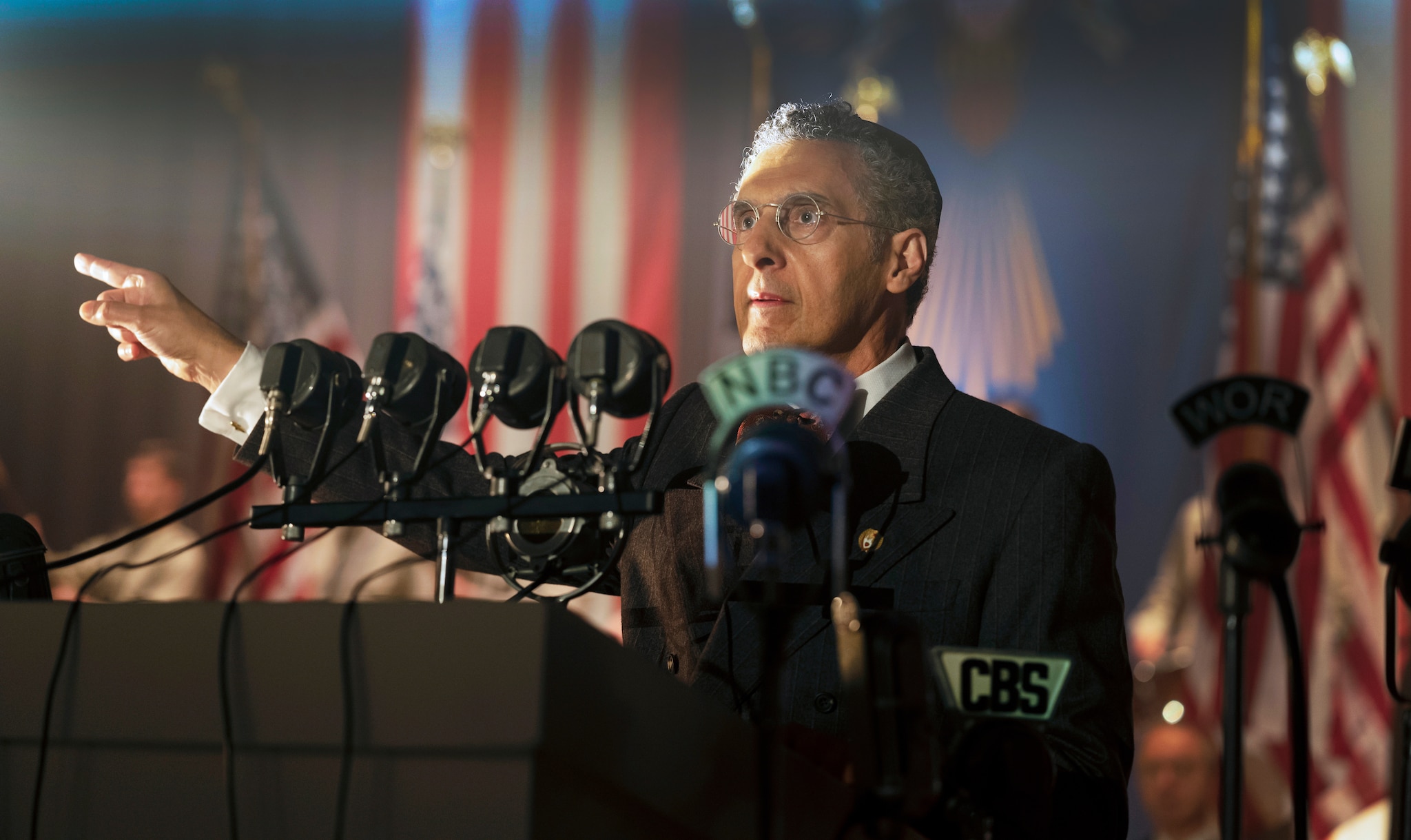 Il complotto contro l'America: il trailer della serie TV con John Turturro tratta da Philip Roth