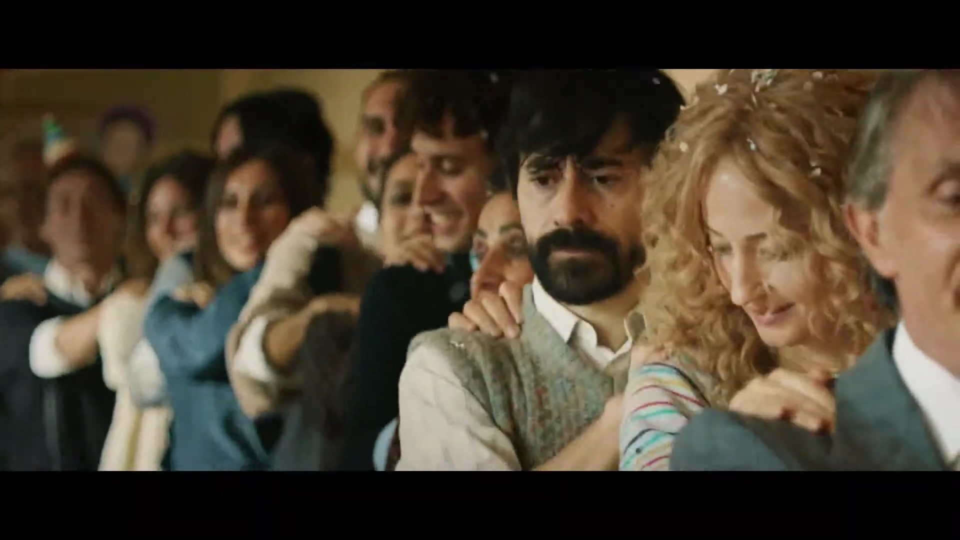 Lacci: il trailer del film di Daniele Luchetti, che aprirà la Mostra del Cinema di Venezia