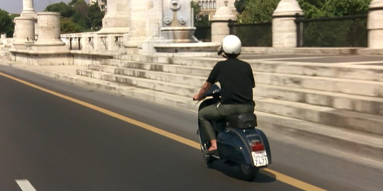 Caro diario: 27 anni dopo Nanni Moretti è tornato in Vespa per le strade di Roma
