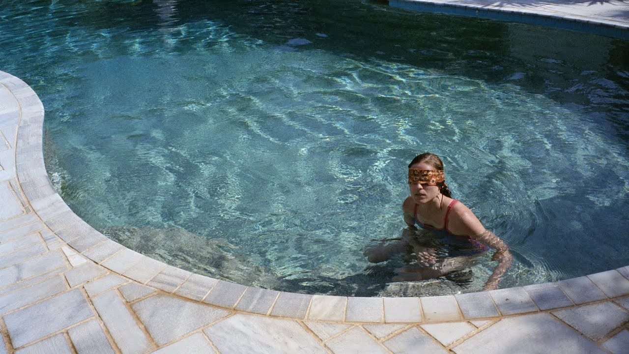 Dogtooth: una clip esclusiva del film di Lanthimos in arrivo al cinema