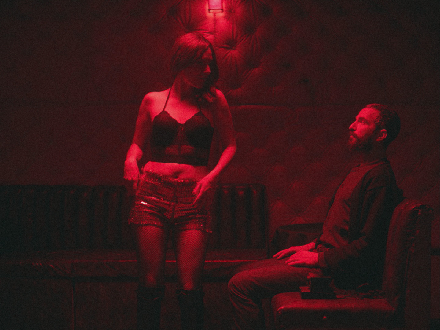 Apples di Christos Nikou: il trailer del film d'apertura di Orizzonti