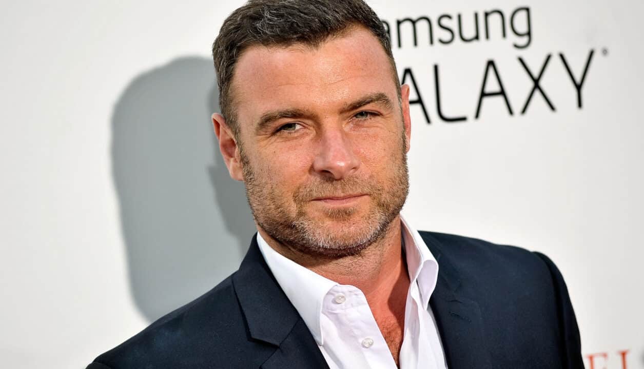 Liev Schreiber nel cast dell'adattamento da Di là dal fiume e tra gli alberi di Ernest Hemingway