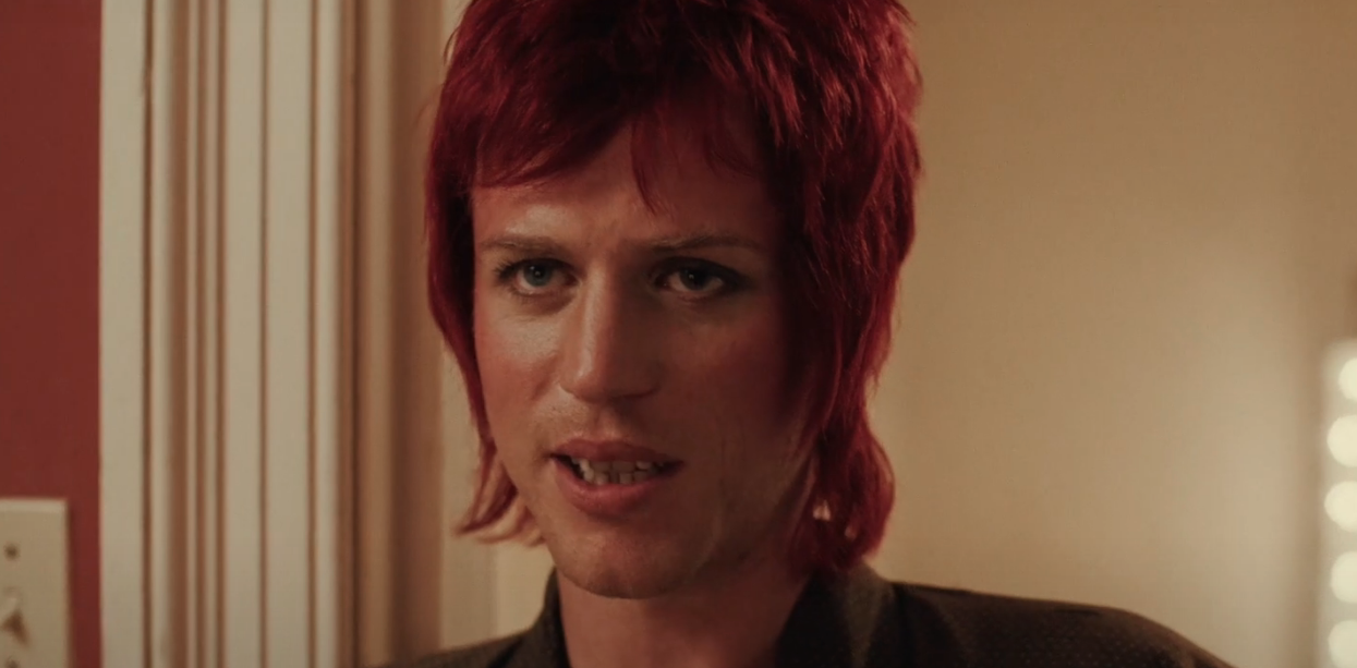 Stardust: Johnny Flynn è David Bowie nel primo trailer del biopic