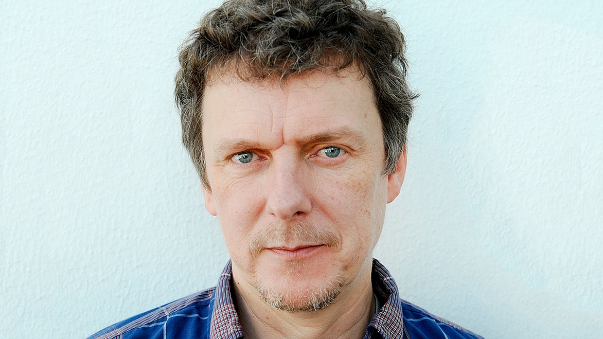 Michel Gondry, annunciato il nuovo film: un triangolo amoroso con un buco nero