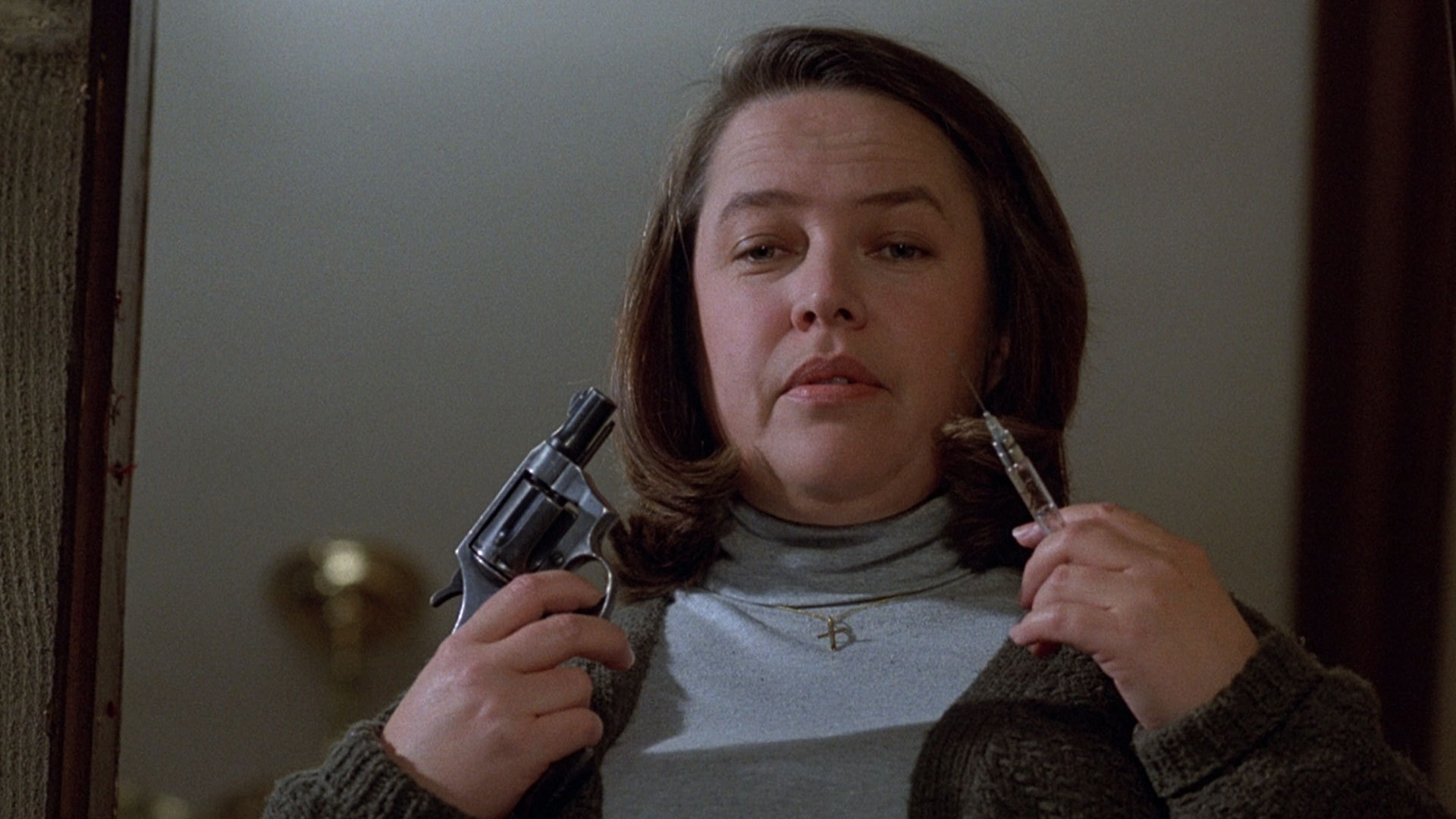 Misery non deve morire: 30 anni dopo il sorriso di Annie Wilkes incute ancora timore