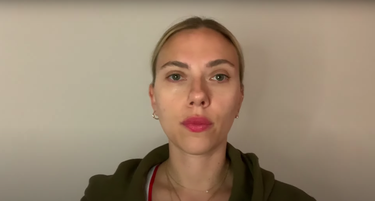 Scarlett Johansson chiede la scarcerazione di Patrick Zaki e gli altri membri dell'EIPR detenuti in Egitto
