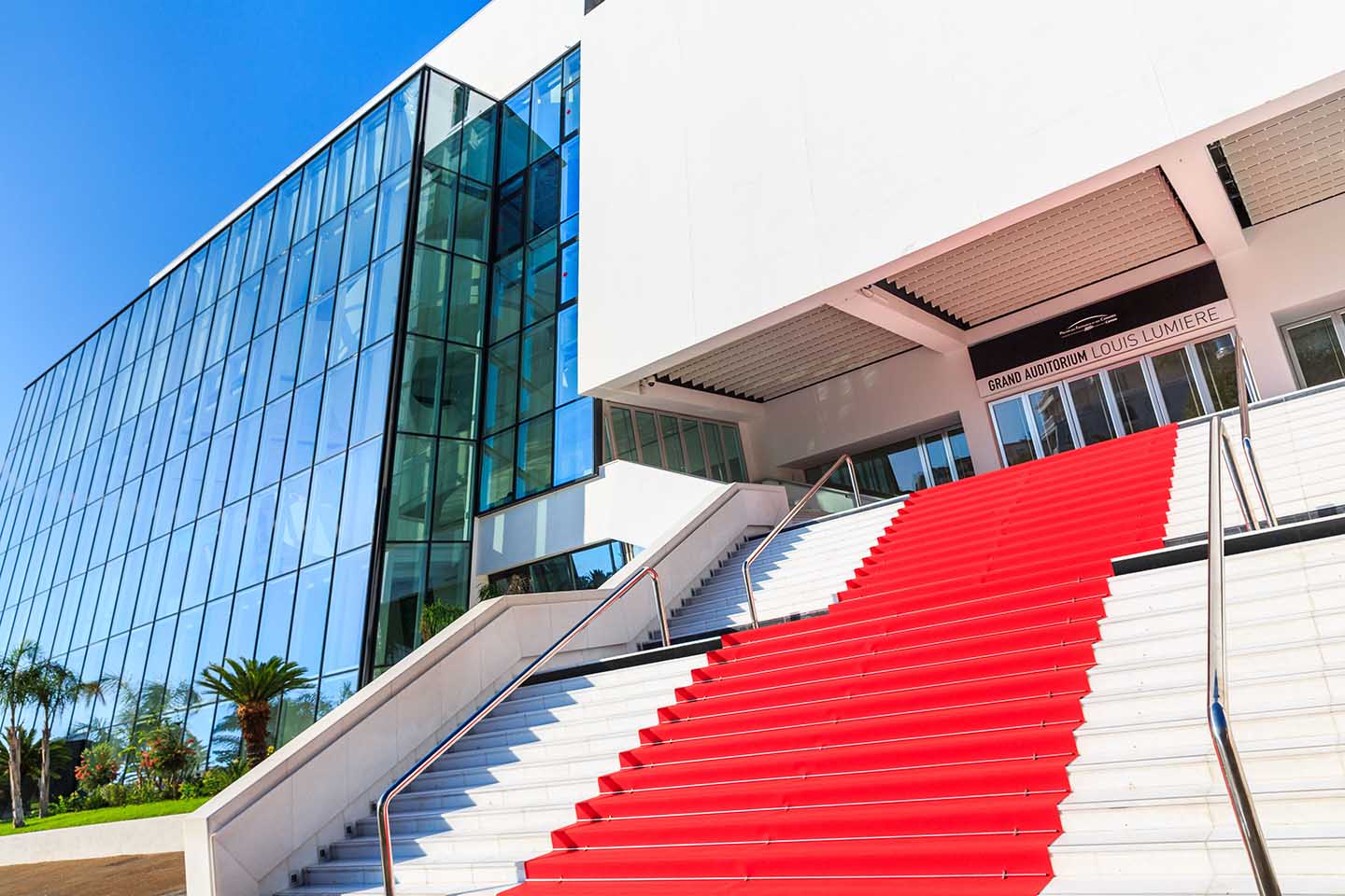 Cannes: il Palais des Festivals trasformato in un centro vaccinazioni per il Covid
