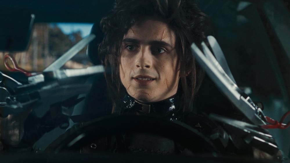 Super Bowl 2021: Timothée Chalamet è il figlio di Edward mani di forbice nello spot della Cadillac
