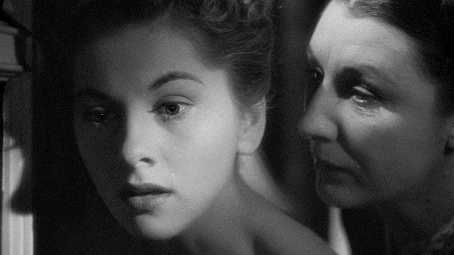 Mektoub, My Love: Canto Uno, Edward mani di forbice, Rebecca – La prima moglie, Gone Girl e altri film in TV della settimana