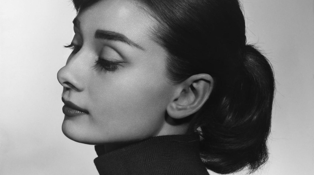 Audrey Hepburn: una serie sulla sua vita scritta da Jacqueline Hoyt e prodotta da Wildside