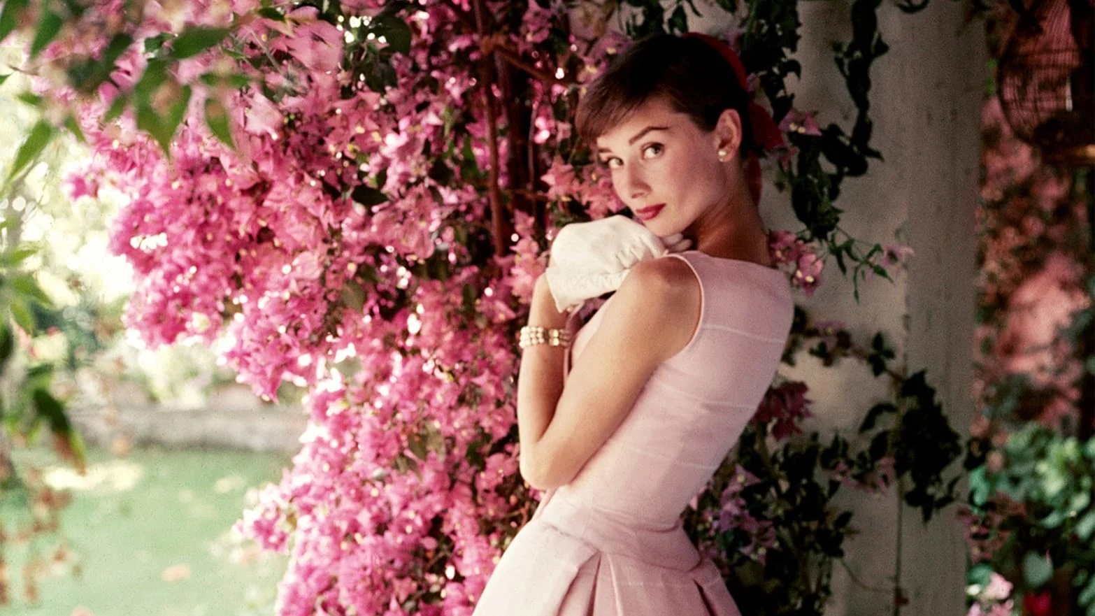 Audrey Hepburn – La sofisticata eleganza che non sfiorisce mai