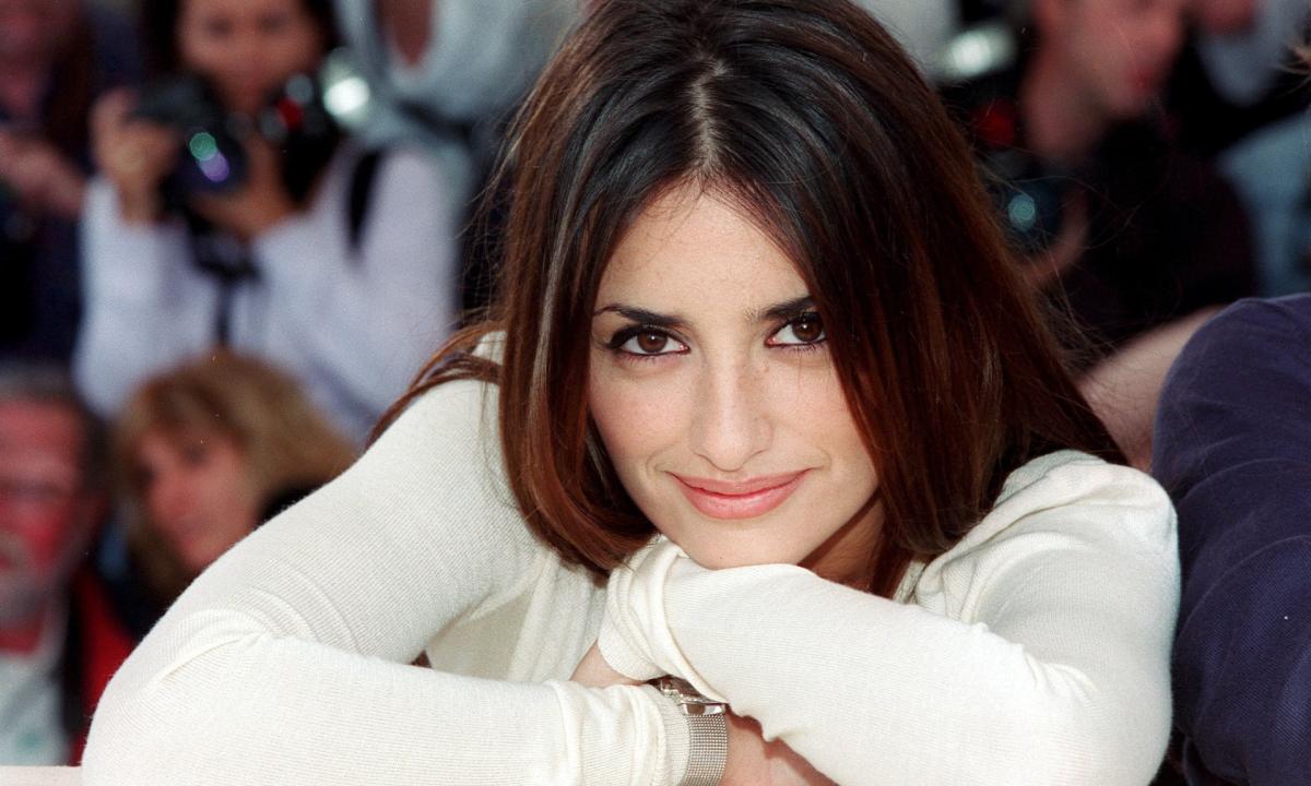 Madres Paralelas di Pedro Almodóvar: le foto di Penélope Cruz dal set