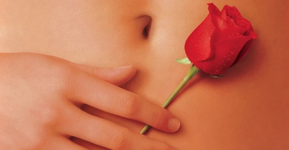 Christina Hendricks spiega come la sua mano è stata scelta per il poster di American Beauty