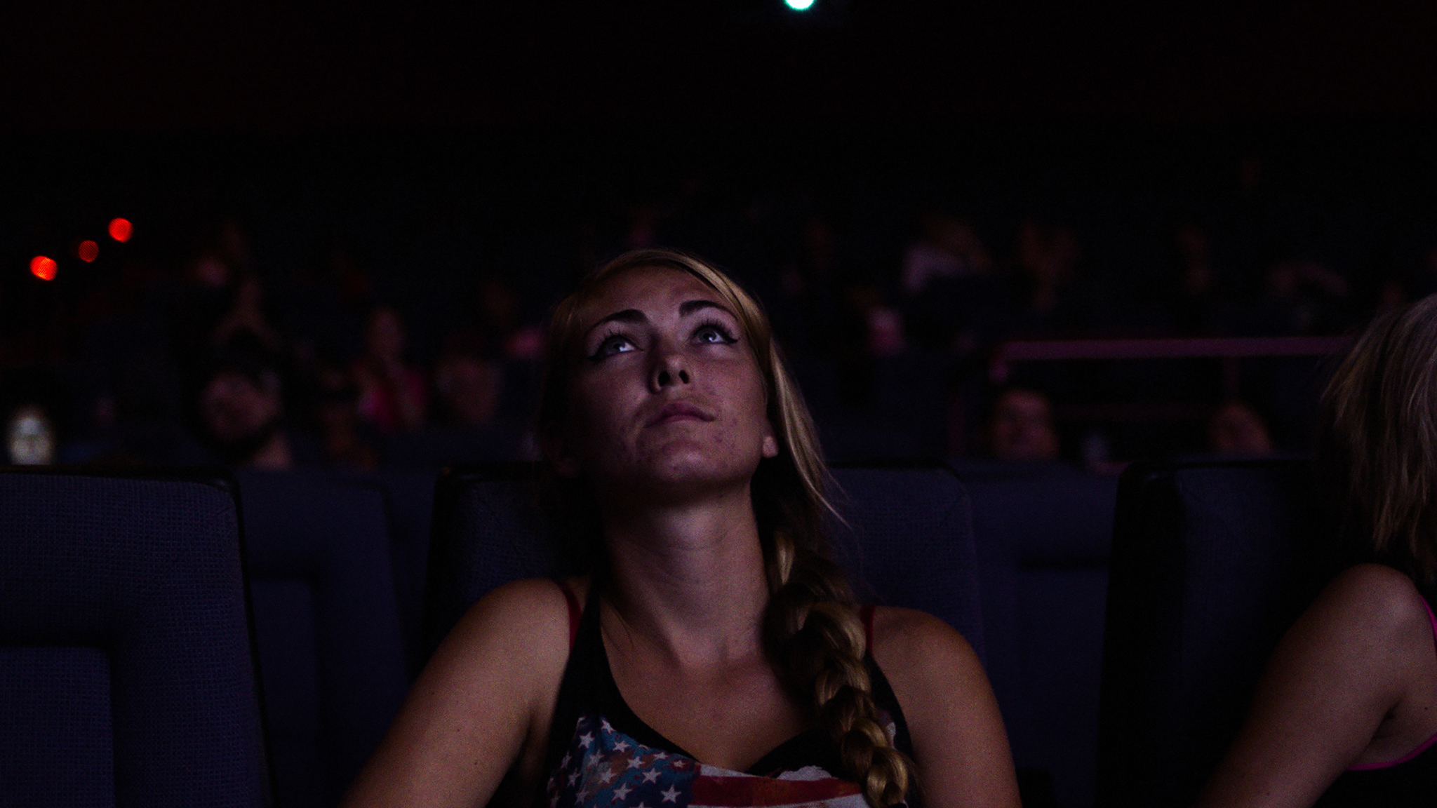 Dark Night, Inferno, La battaglia di Algeri, Arsenico e vecchi merletti e altri film in TV della settimana