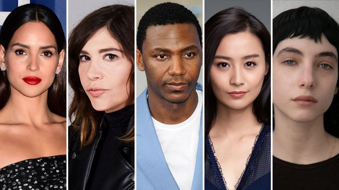 Adria Arjona, Carrie Brownstein, Jerrod Carmichael, Fala Chen e Devon Ross nel cast della serie HBO Irma Vep di Olivier Assayas