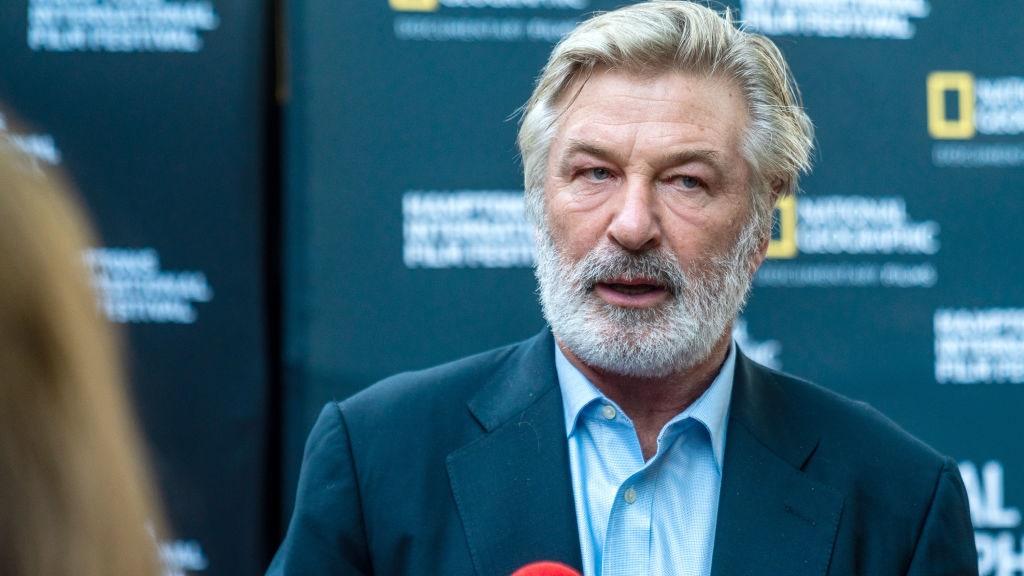 Incidente mortale sul set di Rust: Alec Baldwin spara con una pistola di scena uccidendo la direttrice della fotografia Halyna Hutchins
