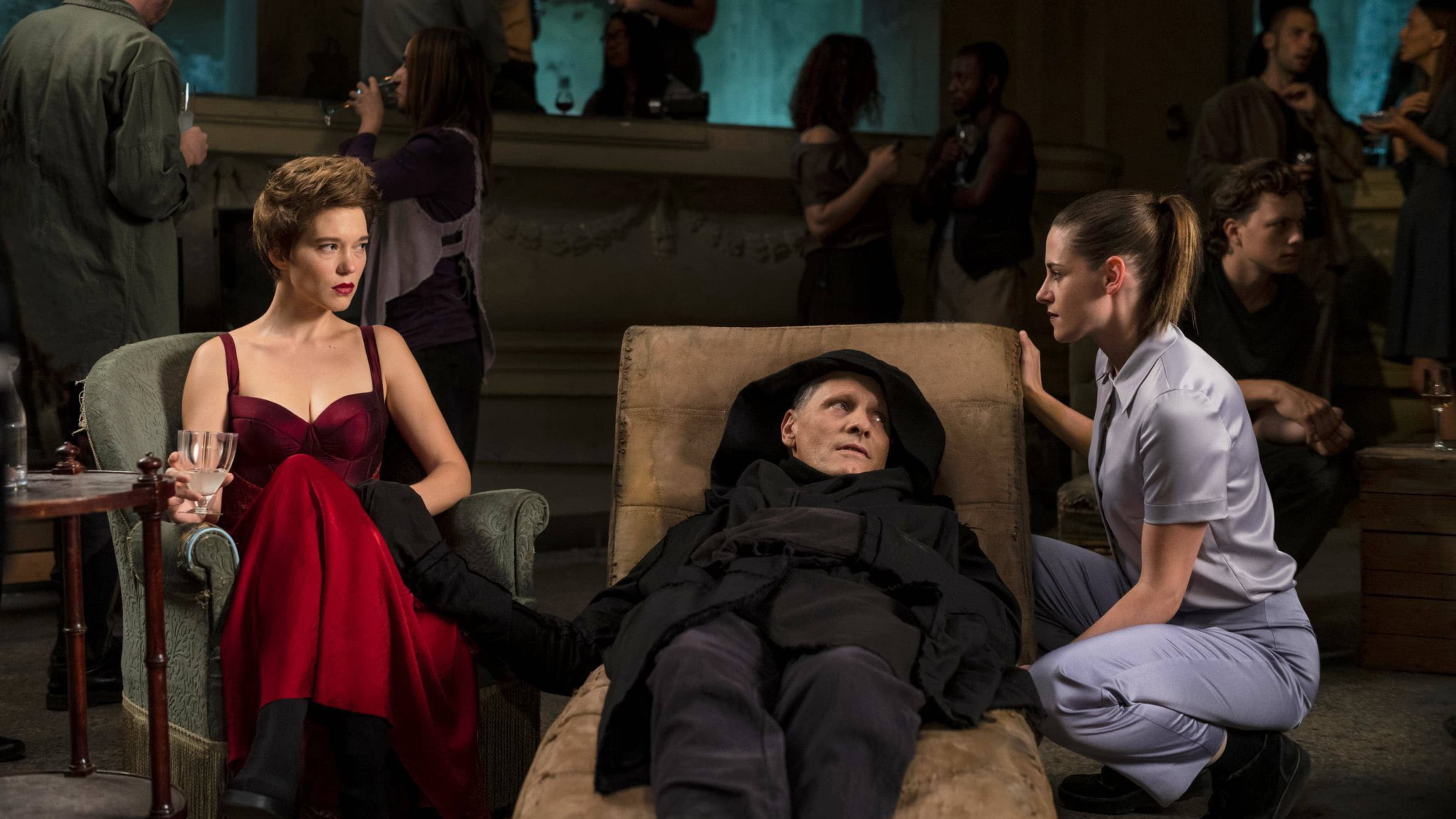 Crimes of the Future: il teaser e i poster ufficiali del nuovo film di David Cronenberg in concorso a Cannes 2022