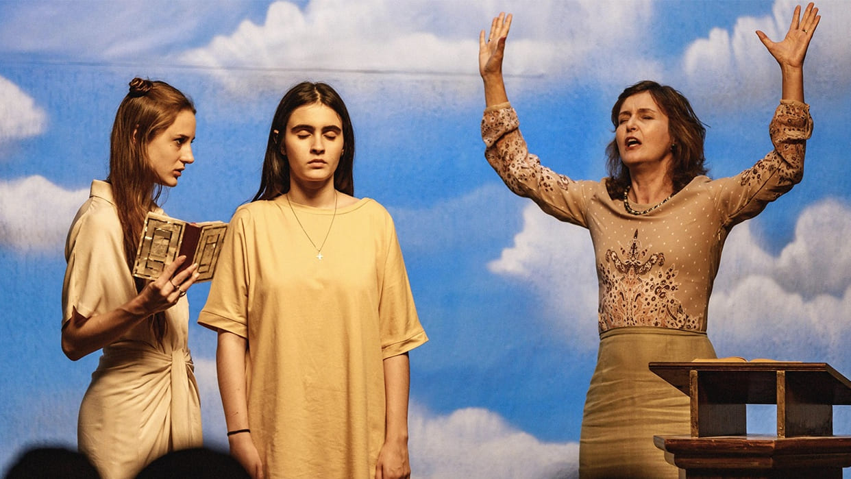 OLTRE LO SPECCHIO - Il racconto del quinto giorno: giovani (ma enormi) paure