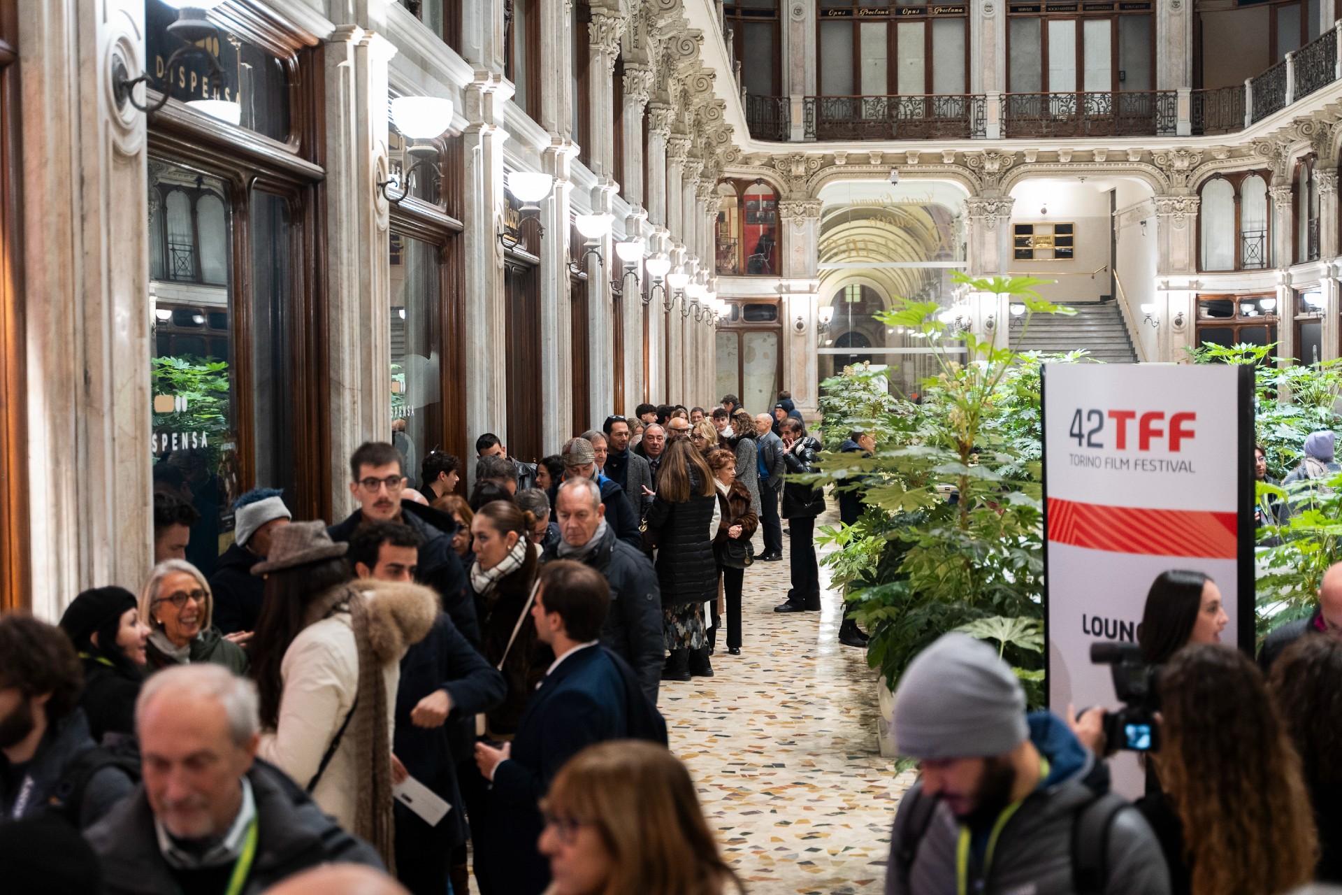 TFF NOW: Giulio Base celebra il lato glamour della 42° edizione del Torino Film Festival con Alec Baldwin,  Julia Ormond, Michele Placido e Ornella Muti