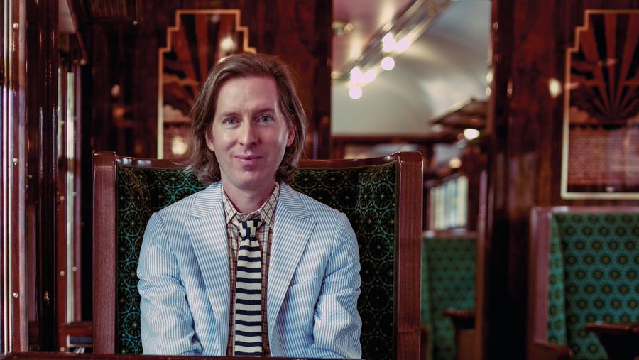 In treno con Wes Anderson: da oggi è possibile viaggiare su una carrozza ispirata alla sua inconfondibile estetica