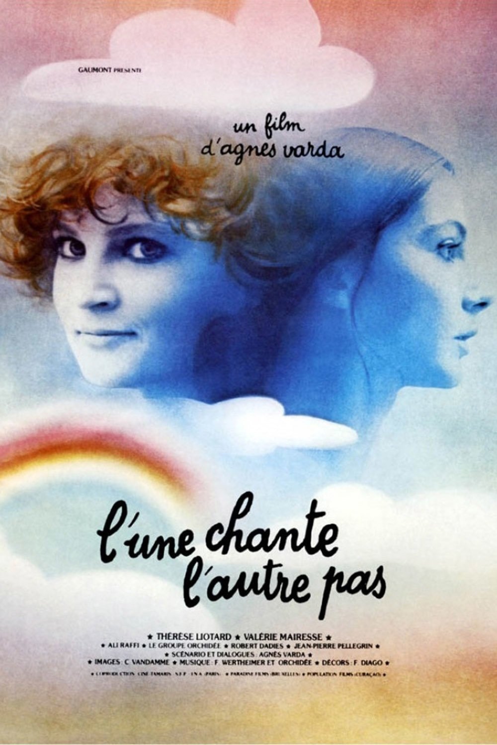 Una canta, l'altra no